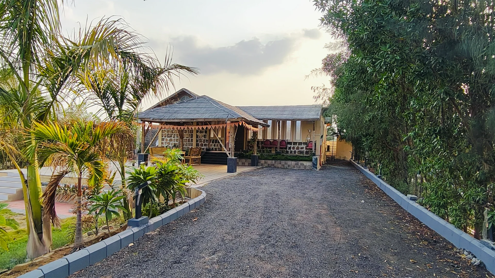 Singh Estate Resort Tadoba - Resort driveway and cottages