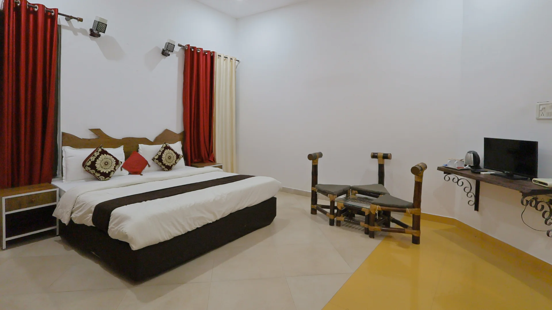 Super Deluxe Room accommodation at Wildmark Kanha Resort